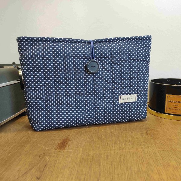 Compress_20251214_113025_5732 Etui za knjige – Soft Dots – Navy – Cozy